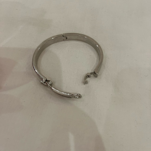 NEVER WORN Lia Sophia Silver Bracelet - Picture 5 of 9